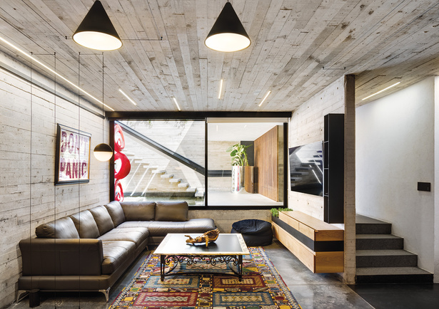 Casa Nueva, Inmobiliaria
